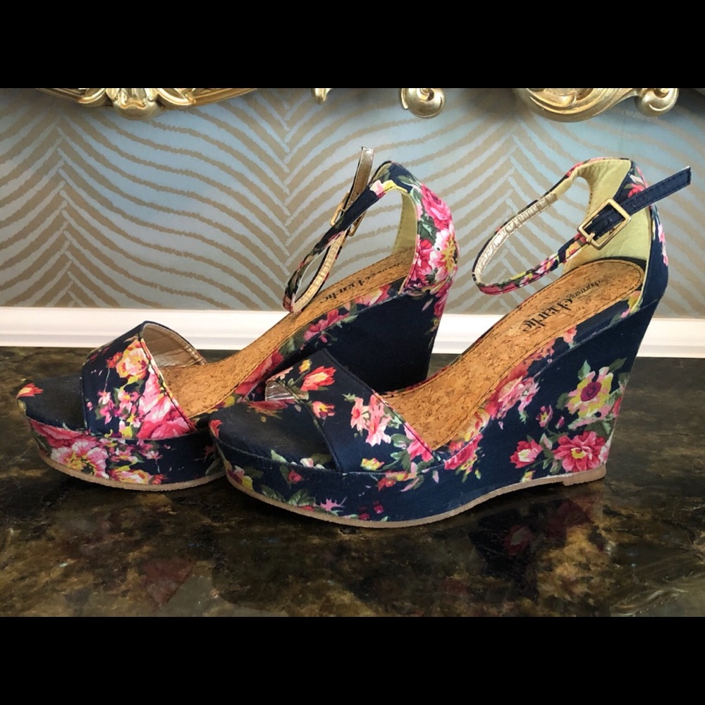 Flowered Pattern Platform Sandals - image 1